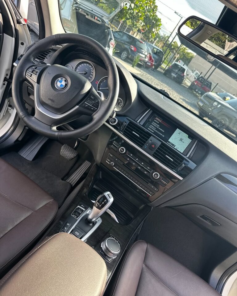 Bmw X3 Xdrive 20i 2017Teto panoramico Interior couro marromMultimídia navegaçaoAro 20”Revisoes na concessionária 131,900 (5)