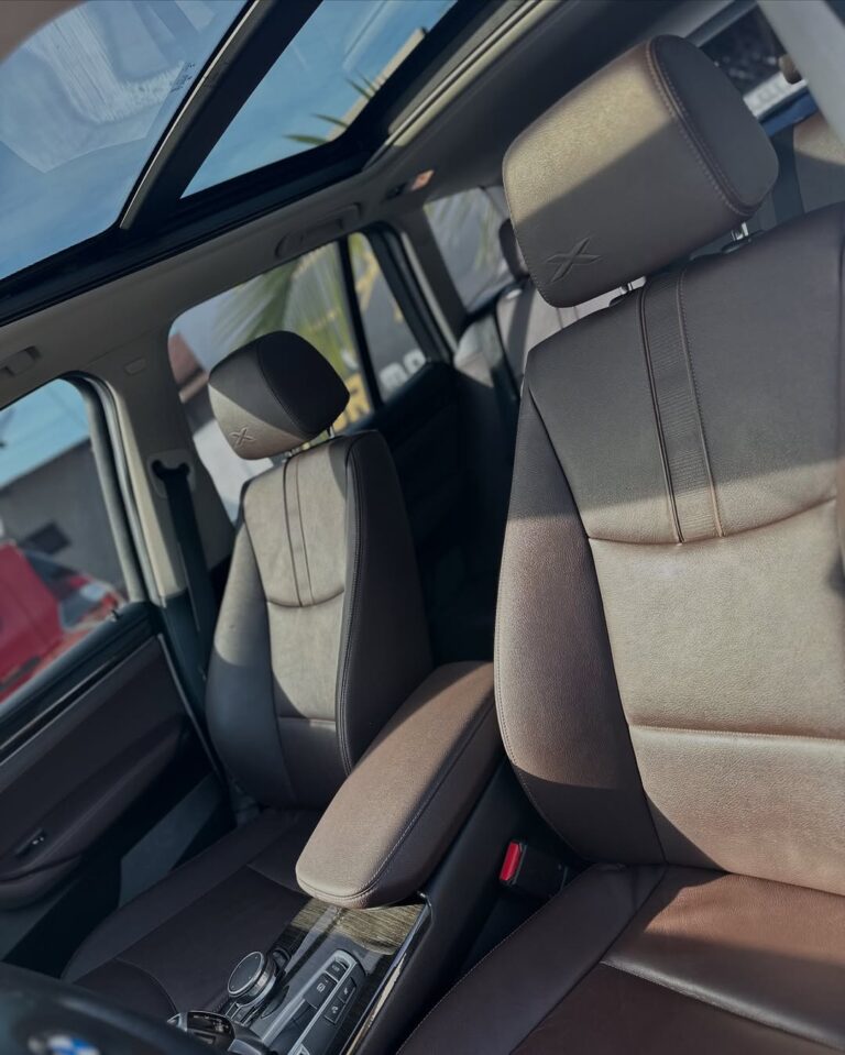 Bmw X3 Xdrive 20i 2017Teto panoramico Interior couro marromMultimídia navegaçaoAro 20”Revisoes na concessionária 131,900 (6)