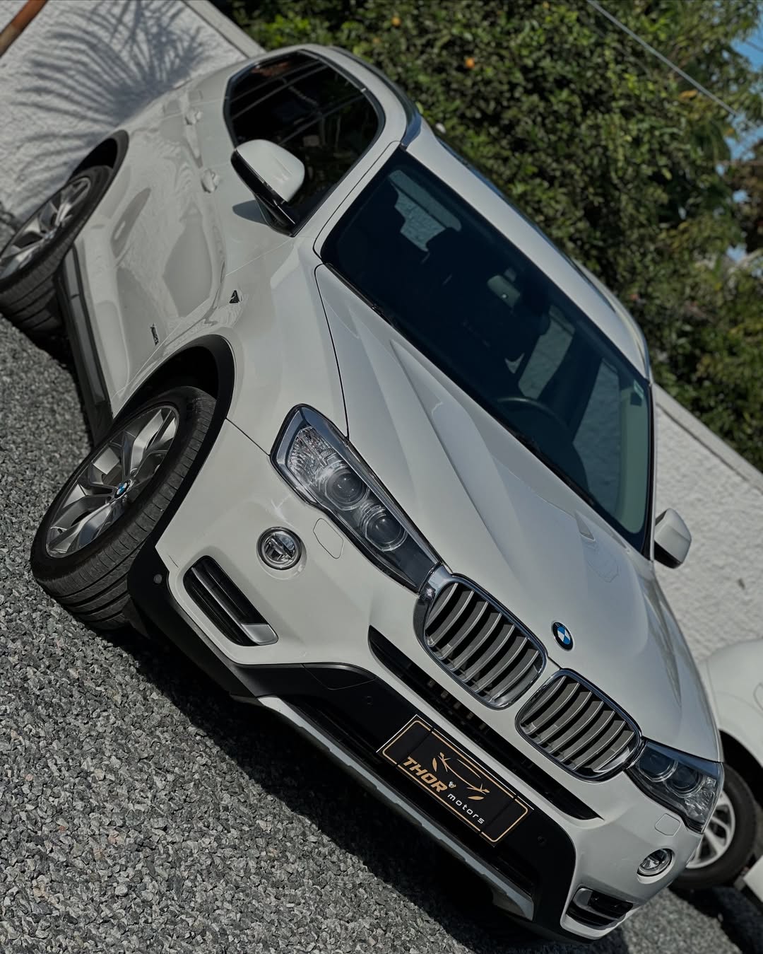 Bmw X3 Xdrive 20i 2017Teto panoramico Interior couro marromMultimídia navegaçaoAro 20”Revisoes na concessionária 131,900