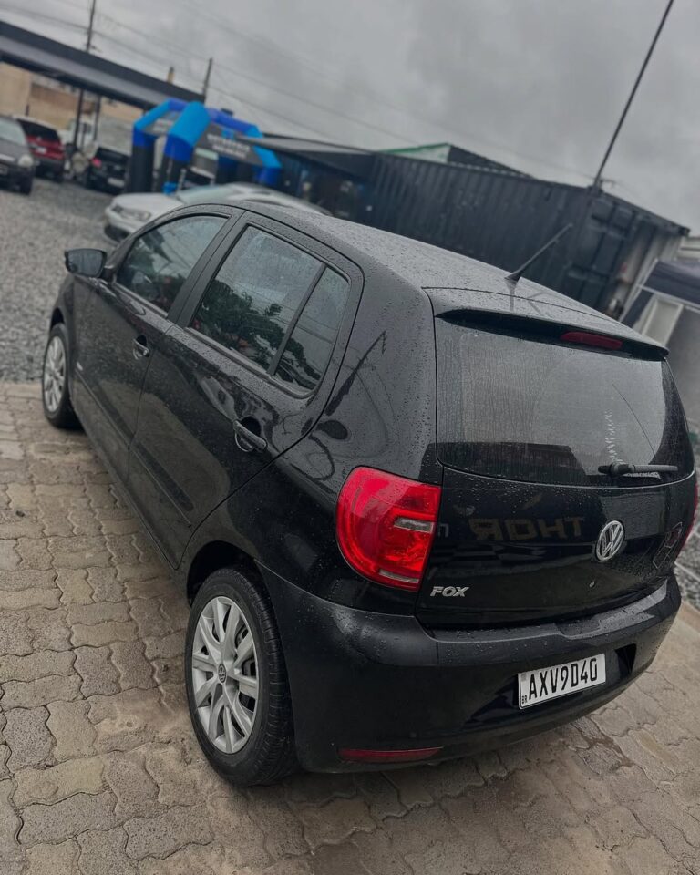 Disponível Volkswagen Fox 1.0 Mi Total flex Modelo frente g6 Ar condicionado Vidros elétricos Direção hidráulica Manual 5 marchas Retrovisor elétrico Setas nós retrovisores R$42.900 (3)