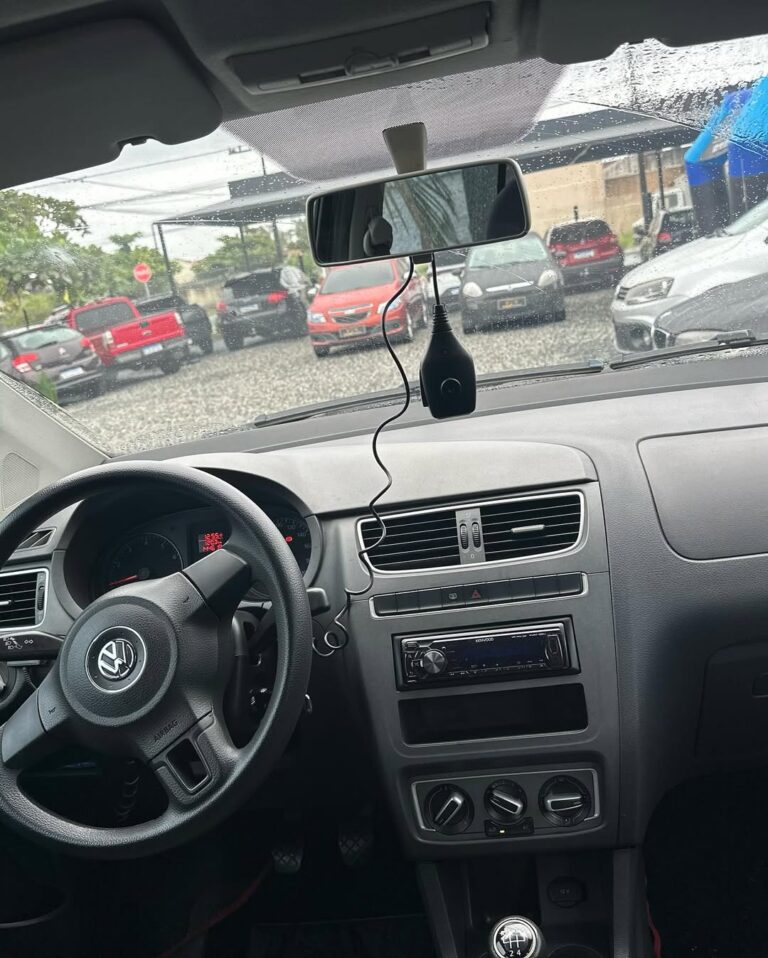 Disponível Volkswagen Fox 1.0 Mi Total flex Modelo frente g6 Ar condicionado Vidros elétricos Direção hidráulica Manual 5 marchas Retrovisor elétrico Setas nós retrovisores R$42.900 (5)