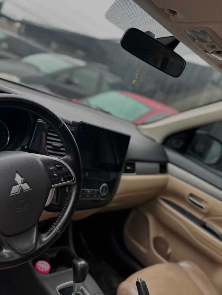 Dito pelo ChatGPT-🟢🟢 DISPONÍVEL 🟢🟢Mitsubishi Outlander 3.0 GT – 2014 – AWD AutomáticaFinanci (8)