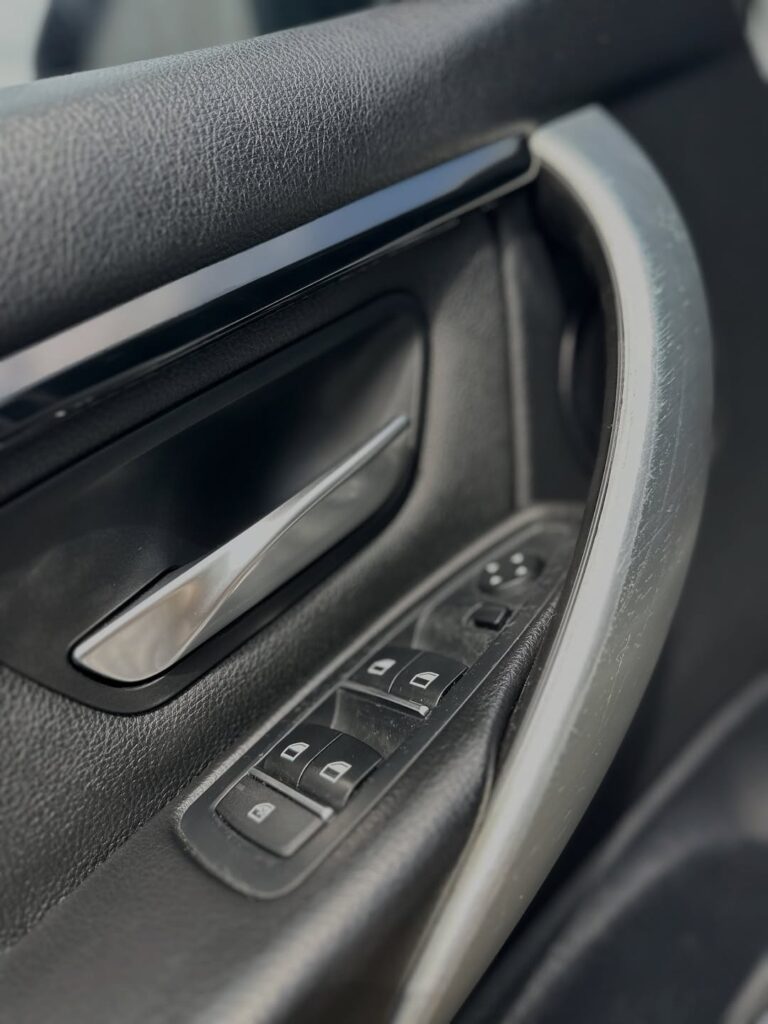 🟢🟢 DISPONÍVEL 🟢🟢BMW 320i Active Flex 2.0 Turbo – 2016Financiamos com entrada ou 100eitamo (9)