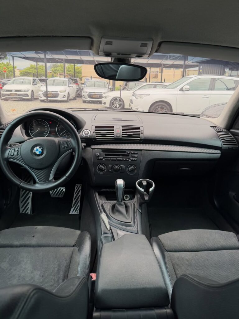 🟢🟢 DISPONÍVEL 🟢🟢🚗 BMW 118i – 2011Financiamos com entradaAceitamos seu usado na troca• Motor (6)