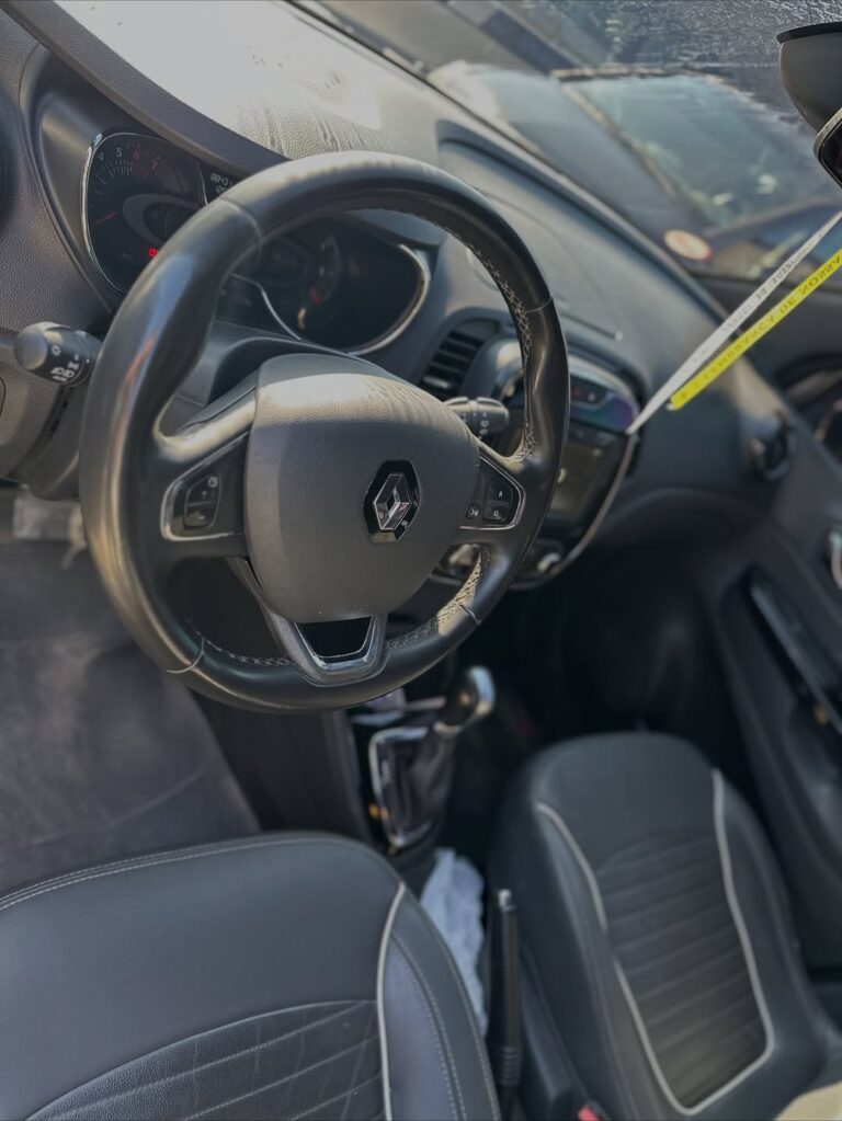 🟢🟢 DISPONÍVEL 🟢🟢Renault Captur Intense 2.0 – 2020Financiamos com entrada ou 100eitamos se (7)